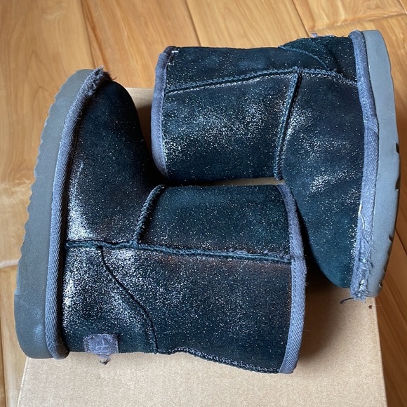 UGG Classic II Metallic Glitter - Picture 7 of 11